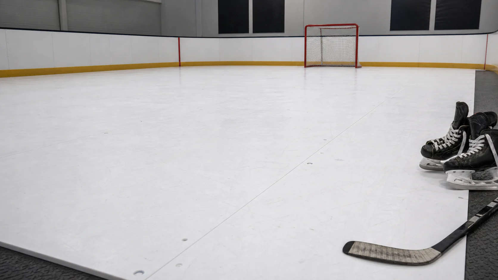 Synthetic ice surfaces