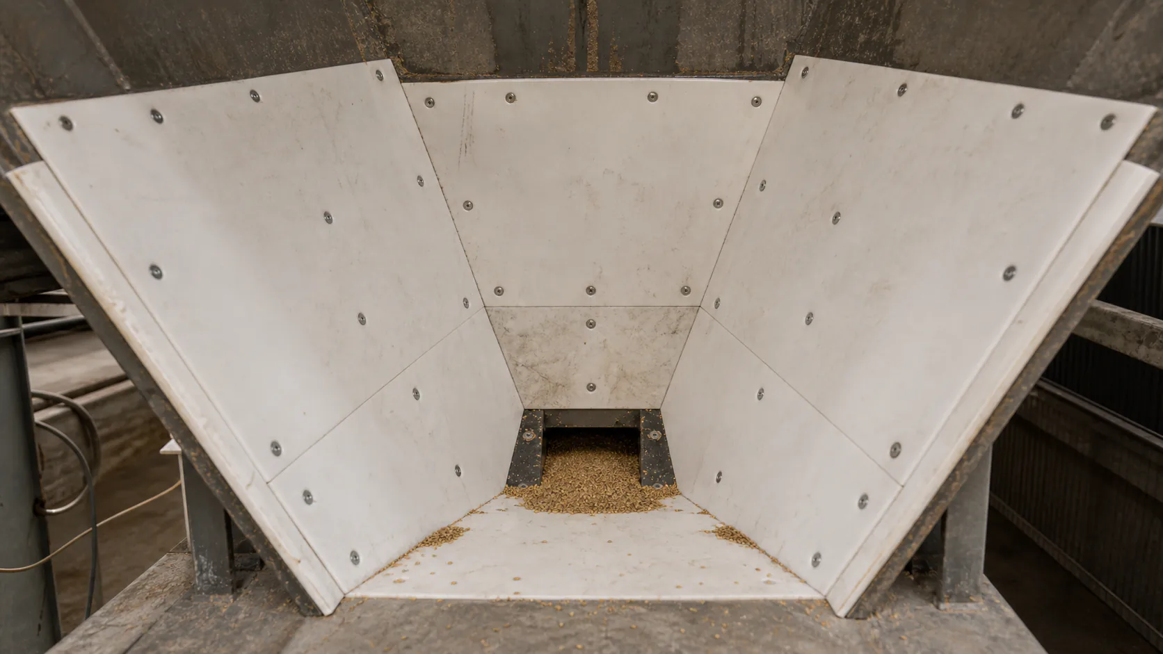 Grain bins, hoppers & outlets — Project context 2